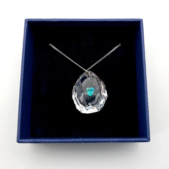 Swarovski Blue Heart Pendant with chain - Picture 5 of 6